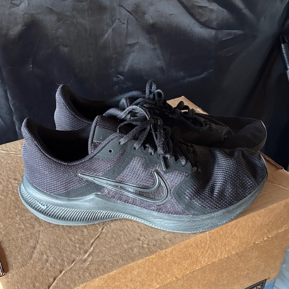 Nike Men's Black Athletic Sneakers